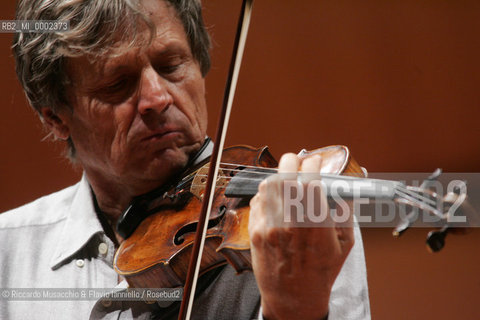 Roma, Auditorium Parco della Musica 27 01 06.Orchestra dellAccademia Nazionale di Santa Cecilia in prova, direttore Dietfried Bernet, violino Uto Ughi.Ph Riccardo Musacchio & Flavio Ianniello  ©Riccardo Musacchio & Flavio Ianniello/Rosebud2