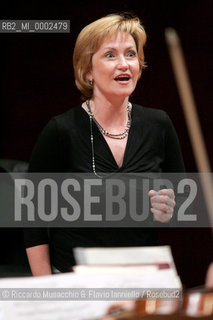 Roma, Auditorium Parco della Musica 20 04 2006.Orchestra dellAccademia Nazionale di Santa Cecilia  .Vladimir Jurowski direttore.nella foto: la soprano Laura Aikin.Ph Riccardo Musacchio & Flavio Ianniello  ©Riccardo Musacchio & Flavio Ianniello/Rosebud2