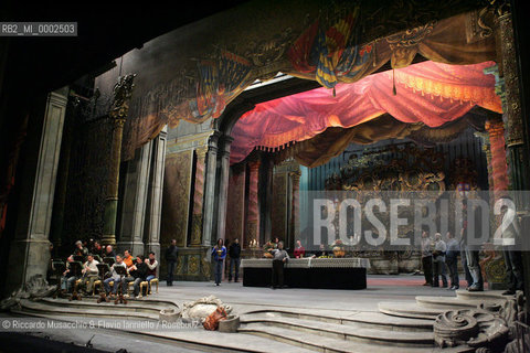 Roma, Teatro dell Opera 12 01 2006.prove di scena di: DON GIOVANNI.Dramma giocoso in due atti (K 527) .Libretto di Lorenzo Da Ponte.Musica di Wolfgang Amadeus Mozart .ORCHESTRA E CORO DEL TEATRO DELLOPERA .ALLESTIMENTO DEL METROPOLITAN DI NEW YORK .Maestro Concertatore e Direttore: Hubert Saudant.Reg“a e Scene: Franco Zeffirellli.Costumi: Anna Anni.Ph Riccardo Musacchio  ©Riccardo Musacchio & Flavio Ianniello/Rosebud2