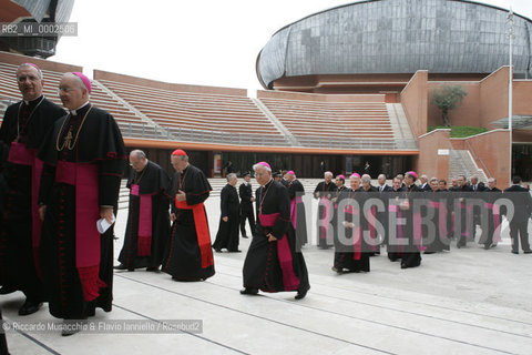 Apr 21 2006 Rome, Auditorium Parco della Musica.Concert in honor of the Holy Father Pope Benedict XVI, on the occasion of Romes traditional birthday..Santa Cecilia Orchestra and Choir.Conductor: Vladimir Jurowski.Soprano: Laura Aikin.In the picture: Cardinals and Bishop arrive at the Auditorium.  ©Riccardo Musacchio & Flavio Ianniello/Rosebud2