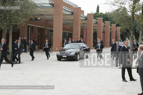 Apr 21 2006 Rome, Auditorium Parco della Musica.Concert in honor of the Holy Father Pope Benedict XVI, on the occasion of Romes traditional birthday..Santa Cecilia Orchestra and Choir.Conductor: Vladimir Jurowski.Soprano: Laura Aikin.In the picture: the Pope arrives at the Auditorium.  ©Riccardo Musacchio & Flavio Ianniello/Rosebud2