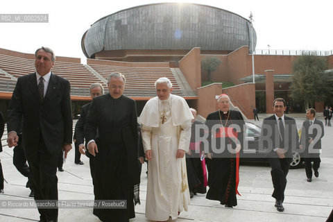 Apr 21 2006 Rome, Auditorium Parco della Musica.Concert in honor of the Holy Father Pope Benedict XVI, on the occasion of Romes traditional birthday..Santa Cecilia Orchestra and Choir.Conductor: Vladimir Jurowski.Soprano: Laura Aikin.In the picture: the Pope arrives at the Auditorium.  ©Riccardo Musacchio & Flavio Ianniello/Rosebud2