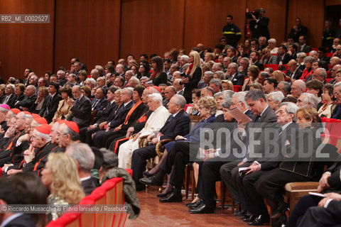 Apr 21 2006 Rome, Auditorium Parco della Musica.Concert in honor of the Holy Father Pope Benedict XVI, on the occasion of Romes traditional birthday..Santa Cecilia Orchestra and Choir.Conductor: Vladimir Jurowski.Soprano: Laura Aikin.  ©Riccardo Musacchio & Flavio Ianniello/Rosebud2