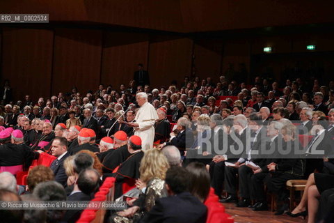 Apr 21 2006 Rome, Auditorium Parco della Musica..Concert in honor of the Holy Father Pope Benedict XVI, on the occasion of Romes traditional birthday...Santa Cecilia Orchestra and Choir..Conductor: Vladimir Jurowski..Soprano: Laura Aikin..In the picture: Pope Benedict XVI gives a speech in front of Italian President Carlo Azeglio Ciampi..  ©Riccardo Musacchio & Flavio Ianniello/Rosebud2