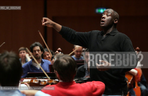 roma, Auditorium Parco della Musica 28 / 04 / 2005.Orchestra dellAccademia Nazionale di Santa Cecilia in prova, direttore e pianoforte Wayne Marshall.Ph Riccardo Musacchio  ©Riccardo Musacchio & Flavio Ianniello/Rosebud2