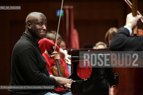 roma, Auditorium Parco della Musica 28 / 04 / 2005.Orchestra dellAccademia Nazionale di Santa Cecilia in prova, direttore e pianoforte Wayne Marshall.Ph Riccardo Musacchio  ©Riccardo Musacchio & Flavio Ianniello/Rosebud2