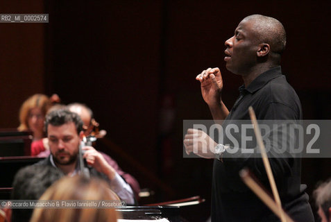 roma, Auditorium Parco della Musica 28 / 04 / 2005.Orchestra dellAccademia Nazionale di Santa Cecilia in prova, direttore e pianoforte Wayne Marshall.Ph Riccardo Musacchio  ©Riccardo Musacchio & Flavio Ianniello/Rosebud2