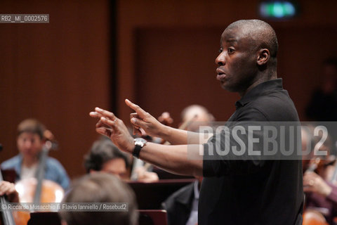 roma, Auditorium Parco della Musica 28 / 04 / 2005.Orchestra dellAccademia Nazionale di Santa Cecilia in prova, direttore e pianoforte Wayne Marshall.Ph Riccardo Musacchio  ©Riccardo Musacchio & Flavio Ianniello/Rosebud2