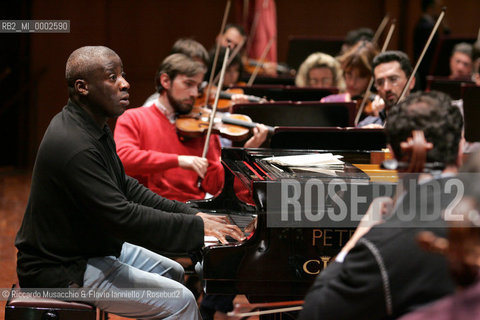 roma, Auditorium Parco della Musica 28 / 04 / 2005.Orchestra dellAccademia Nazionale di Santa Cecilia in prova, direttore e pianoforte Wayne Marshall.Ph Riccardo Musacchio  ©Riccardo Musacchio & Flavio Ianniello/Rosebud2