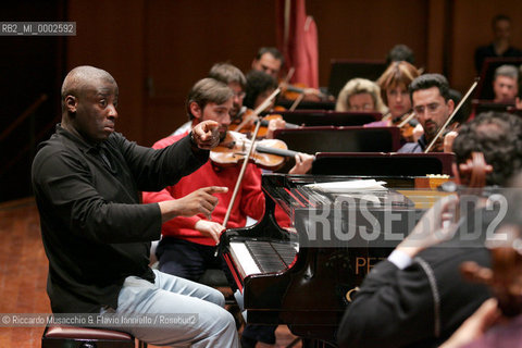 roma, Auditorium Parco della Musica 28 / 04 / 2005.Orchestra dellAccademia Nazionale di Santa Cecilia in prova, direttore e pianoforte Wayne Marshall.Ph Riccardo Musacchio  ©Riccardo Musacchio & Flavio Ianniello/Rosebud2