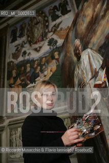 Rome, Santa Maria del Popolo Nov 22  2006.Portrait of the artist  Natalia Tsarkova with her painting of Pope Giovanni Paolo II and in the background, the Pinturicchio frescos in chapels..  ©Riccardo Musacchio & Flavio Ianniello/Rosebud2