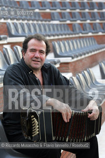 Roma, Auditorium Parco della Musica 23 06 2005.Nella foto: Richard Galliano ritratto con il suo inseparabile Bandoneon.Ph Riccardo Musacchio..Italy Rome, Auditorium Parco della Musica 23 06 2005.Portraits of the musician Richard Galliano with his instrument Bandoneon.Ph Riccardo Musacchio  ©Riccardo Musacchio & Flavio Ianniello/Rosebud2