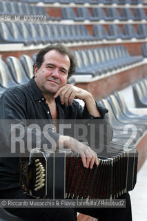 Roma, Auditorium Parco della Musica 23 06 2005.Nella foto: Richard Galliano ritratto con il suo inseparabile Bandoneon.Ph Riccardo Musacchio..Italy Rome, Auditorium Parco della Musica 23 06 2005.Portraits of the musician Richard Galliano with his instrument Bandoneon.Ph Riccardo Musacchio  ©Riccardo Musacchio & Flavio Ianniello/Rosebud2