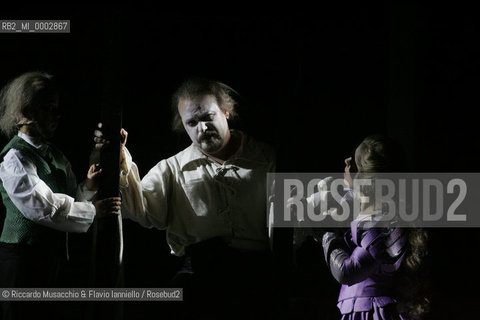 Feb 08 2006  Opera Theatre of Rome.RIGOLETTO.Music of Giuseppe Verdi.Rome Opera Orchestra and choir .Conductor: Bruno Campanella .Director: Giovanni Agostinucci .In The picture: Roberto Frontali (Rigoletto) e Olga Makarina (Gilda).  ©Riccardo Musacchio & Flavio Ianniello/Rosebud2