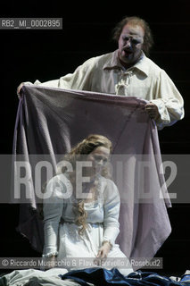 Feb 08 2006  Opera Theatre of Rome.RIGOLETTO.Music of Giuseppe Verdi.Rome Opera Orchestra and choir .Conductor: Bruno Campanella .Director: Giovanni Agostinucci .In the picture: Roberto Frontali (Rigoletto) e Olga Makarina (Gilda).  ©Riccardo Musacchio & Flavio Ianniello/Rosebud2