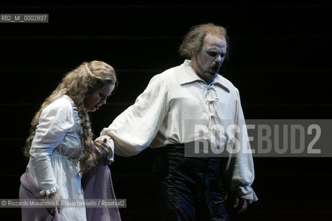 Feb 08 2006  Opera Theatre of Rome.RIGOLETTO.Music of Giuseppe Verdi.Rome Opera Orchestra and choir .Conductor: Bruno Campanella .Director: Giovanni Agostinucci .In the picture: Roberto Frontali (Rigoletto) e Olga Makarina (Gilda).  ©Riccardo Musacchio & Flavio Ianniello/Rosebud2