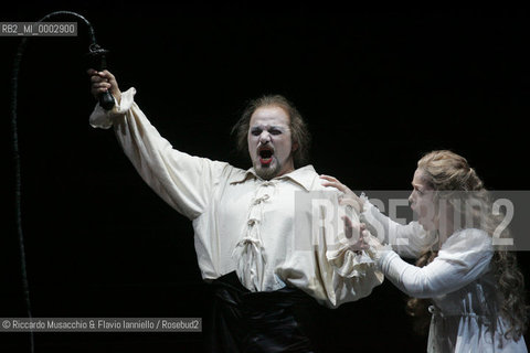 Feb 08 2006  Opera Theatre of Rome.RIGOLETTO.Music of Giuseppe Verdi.Rome Opera Orchestra and choir .Conductor: Bruno Campanella .Director: Giovanni Agostinucci .In the picture: Roberto Frontali (Rigoletto) e Olga Makarina (Gilda).  ©Riccardo Musacchio & Flavio Ianniello/Rosebud2