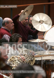 Roma, Auditorium Parco della Musica 02 12 2005.L Orchestra di Santa Cecilia diretta da Antonio Pappano in prova. .Nella foto: musicisti e strumenti.Ph Riccardo Musacchio & Flavio Ianniello  ©Riccardo Musacchio & Flavio Ianniello/Rosebud2