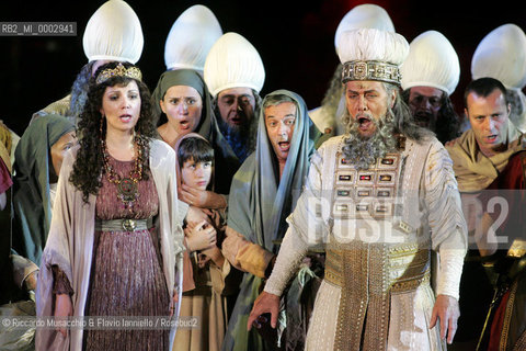 Terme di Caracalla, 16 07 2007.Nabucco.Dramma lirico in quattro atti.Libretto di Temistocle Solera .Musica di Giuseppe Verdi .Orchestra e Coro del Teatro dellOpera di Roma.Maestro concertatore e Direttore: Antonio Pirolli.Maestro del Coro: Andrea Giorgi.Regia e Scene: Jacobo Kaufmann.Costumi: Anna Biagiotti.nella foto: Samuel Ramey (Zaccaria) e Federica Bragaglia (Fenena).  ©Riccardo Musacchio & Flavio Ianniello/Rosebud2