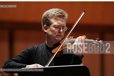 17 Mar 2006 Rome, Auditorium Parco della Musica.The german vilonist Chistian Tezlaff during the reharsals with the Santa Cecilias Orchestra.  ©Riccardo Musacchio & Flavio Ianniello/Rosebud2