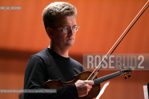 17 Mar 2006 Rome, Auditorium Parco della Musica.The german vilonist Chistian Tezlaff during the reharsals with the Santa Cecilias Orchestra.  ©Riccardo Musacchio & Flavio Ianniello/Rosebud2