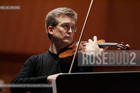 17 Mar 2006 Rome, Auditorium Parco della Musica.The german vilonist Chistian Tezlaff during the reharsals with the Santa Cecilias Orchestra.  ©Riccardo Musacchio & Flavio Ianniello/Rosebud2