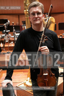 17 Mar 2006 Rome, Auditorium Parco della Musica.Portrait of the german vilonist Chistian Tezlaff during the reharsals with the Santa Cecilias Orchestra.  ©Riccardo Musacchio & Flavio Ianniello/Rosebud2