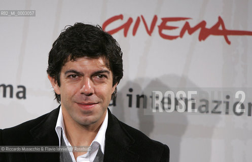 Roma, Auditorium 18 10 2006.Romefilmfest 2006:.photocall del film La sconosciuta di Giuseppe Tornatore..Nella foto: Pierfrancesco Favino.  ©Riccardo Musacchio & Flavio Ianniello/Rosebud2