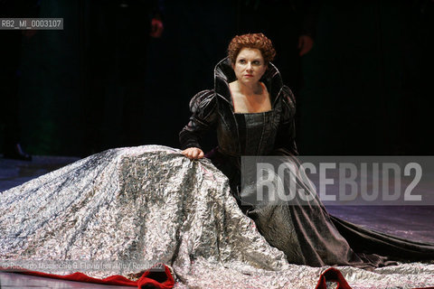 Mar 21 2005 , Opera Theatre of Rome.MARIA STUARDA composed by Gaetano Donizetti.director and costume designer: Francesco Esposito.conductor: Riccardo Frizza.Scene: Italo Grassi.In The picture: Maria Stuarda: Mariella Devia.  ©Riccardo Musacchio & Flavio Ianniello/Rosebud2