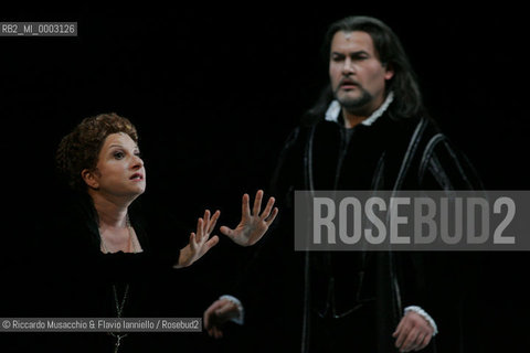 Mar 21 2005 , Opera Theatre of Rome.MARIA STUARDA composed by Gaetano Donizetti.director and costume designer: Francesco Esposito.conductor: Riccardo Frizza.Scene: Italo Grassi.In the picture: Maria Stuarda: Mariella Devia, Cecil: Dario Solari.  ©Riccardo Musacchio & Flavio Ianniello/Rosebud2