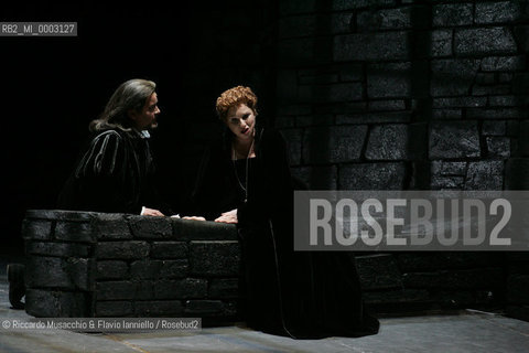 Mar 21 2005 , Opera Theatre of Rome.MARIA STUARDA composed by Gaetano Donizetti.director and costume designer: Francesco Esposito.conductor: Riccardo Frizza.Scene: Italo Grassi.In the picture: Maria Stuarda: Mariella Devia, Cecil: Dario Solari.  ©Riccardo Musacchio & Flavio Ianniello/Rosebud2