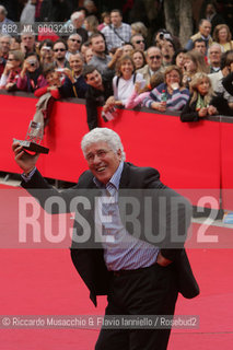 Rome, Auditorium Oct 21 2006..Romefilmfest 2006: the winners and the Awards..In the picture: the italian actor Ninetto Davoli wins the L.A.R.A. award for the movie Uno su Due.  ©Riccardo Musacchio & Flavio Ianniello/Rosebud2