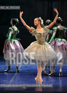 Roma, Teatro dell Opera 11 12 2005.Lo Schiaccianoci, balletto su musica di Petr Cajkovskij..Orchestra e Corpo di Ballo del Teatro dell Opera,.Coreografia Jean-Yves Lormeau.Regia Beppe Menegatti.Scene e costumi Luisa Spinatelli.Nella foto: Gaia Straccamore.Ph Riccardo Musacchio & Flavio Ianniello  ©Riccardo Musacchio & Flavio Ianniello/Rosebud2