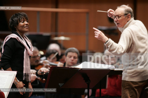 Feb 24 2006 Rome, Auditorium.National Santa Cecilia Orchestra and Choir.Conductor Ennio Morricone.In the picture: the singer Amii Stewart.  ©Riccardo Musacchio & Flavio Ianniello/Rosebud2