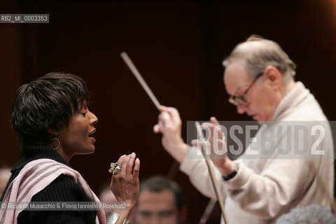 Feb 24 2006 Rome, Auditorium.National Santa Cecilia Orchestra and Choir.Conductor Ennio Morricone.In the picture: the singer Amii Stewart.  ©Riccardo Musacchio & Flavio Ianniello/Rosebud2