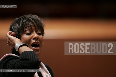 Feb 24 2006 Rome, Auditorium.National Santa Cecilia Orchestra and Choir.Conductor Ennio Morricone.In the picture: the singer Amii Stewart.  ©Riccardo Musacchio & Flavio Ianniello/Rosebud2