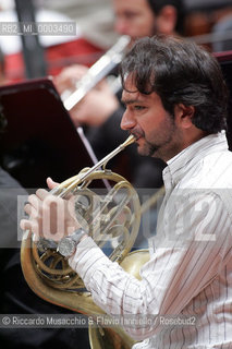 Roma, Auditorium Parco della Musica 11 05 2006.Don Giovanni.Orchestra e Coro dellAccademia Nazionale di Santa Cecilia.direttore: Antonio Pappano (in prova).Nella foto: musicisti, strumenti, artistico.Ph Riccardo Musacchio  ©Riccardo Musacchio & Flavio Ianniello/Rosebud2