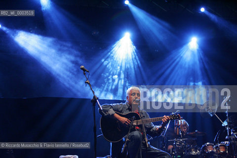 Rome, Piazza di Siena Sep 08 2006.Waiting White Night (aspettando La Notte Bianca): Pino Daniele in concert..Roma, Piazza di Siena 08 09 2006..  ©Riccardo Musacchio & Flavio Ianniello/Rosebud2