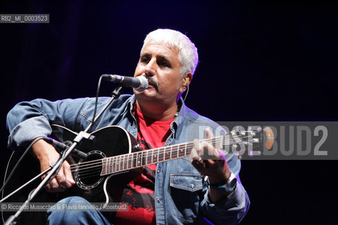 Rome, Piazza di Siena Sep 08 2006.Waiting White Night (aspettando La Notte Bianca): Pino Daniele in concert..Roma, Piazza di Siena 08 09 2006..  ©Riccardo Musacchio & Flavio Ianniello/Rosebud2