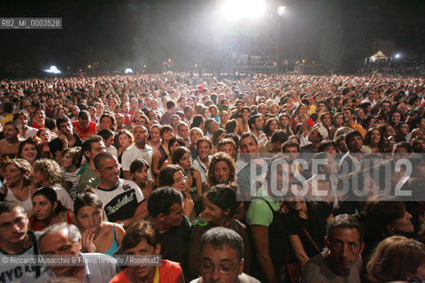 Rome, Piazza di Siena Sep 08 2006.Waiting White Night (aspettando La Notte Bianca): Pino Daniele in concert..Roma, Piazza di Siena 08 09 2006..  ©Riccardo Musacchio & Flavio Ianniello/Rosebud2