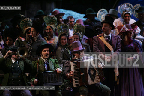 Roma, Teatro dell Opera 20 11 2005.La Sonnambula. Musica di Vincenzo Bellini.Regia Pier Francesco Maestrini.Direttore dÍorchestra Bruno Campanella.Scene e costumi Alfredo Troisi.Ph Riccardo Musacchio  ©Riccardo Musacchio & Flavio Ianniello/Rosebud2