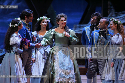 Roma, Teatro dell Opera 20 11 2005.La Sonnambula. Musica di Vincenzo Bellini.Regia Pier Francesco Maestrini.Direttore dÍorchestra Bruno Campanella.Scene e costumi Alfredo Troisi.Nella foto: Cinzia Forte (Amina).Ph Riccardo Musacchio  ©Riccardo Musacchio & Flavio Ianniello/Rosebud2