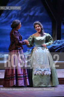 Roma, Teatro dell Opera 20 11 2005.La Sonnambula. Musica di Vincenzo Bellini.Regia Pier Francesco Maestrini.Direttore dêorchestra Bruno Campanella.Scene e costumi Alfredo Troisi.Nella foto: Cinzia Forte (Amina) e Sonia Zaramella (Teresa).Ph Riccardo Musacchio  ©Riccardo Musacchio & Flavio Ianniello/Rosebud2