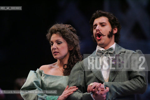 Roma, Teatro dell Opera 20 11 2005.La Sonnambula. Musica di Vincenzo Bellini.Regia Pier Francesco Maestrini.Direttore dêorchestra Bruno Campanella.Scene e costumi Alfredo Troisi.Nella foto: Cinzia Forte (Amina) e Dmitri Korchak (Elvino).Ph Riccardo Musacchio  ©Riccardo Musacchio & Flavio Ianniello/Rosebud2