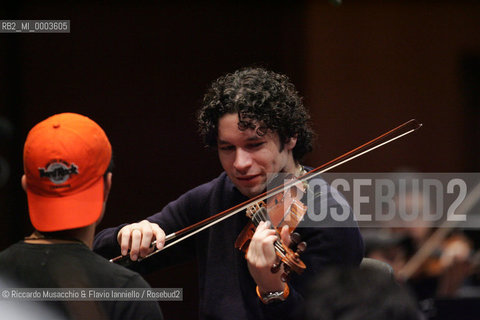 Roma, Auditorium Parco della Musica 14 09 2006.Orquesta Sinfonica Juvenil de Venezuela Simon Bolivar, direttore Gustavo Dudamel in prova..  ©Riccardo Musacchio & Flavio Ianniello/Rosebud2