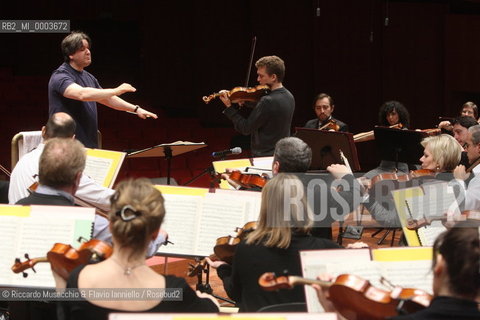 Rome, Auditorium Jan 17 2009.Santa Cecilia Orchestra.Antonio Pappano conductor.Christian Tetzlaff violin (during the reharsals).  ©Riccardo Musacchio & Flavio Ianniello/Rosebud2