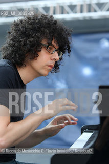 Roma, AuditoriumParco della Musica -Cavea- 30 07 2008.Luglio Suona Bene: Giovanni Allevi in concerto Pianosolo..Nella foto: il pianista durante le prove..  ©Riccardo Musacchio & Flavio Ianniello/Rosebud2