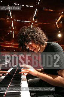 Roma, Auditorium Parco della Musica 30 09 2007.Il Pianista Jazz Giovanni Allevi durante la prova di concerto.   ©Riccardo Musacchio & Flavio Ianniello/Rosebud2