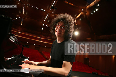 Roma, Auditorium Parco della Musica 30 09 2007.Il Pianista Jazz Giovanni Allevi durante la prova di concerto.   ©Riccardo Musacchio & Flavio Ianniello/Rosebud2