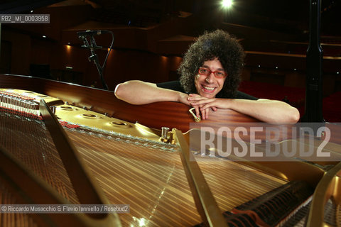 Roma, Auditorium Parco della Musica 30 09 2007.Ritratto del Pianista Jazz Giovanni Allevi..  ©Riccardo Musacchio & Flavio Ianniello/Rosebud2